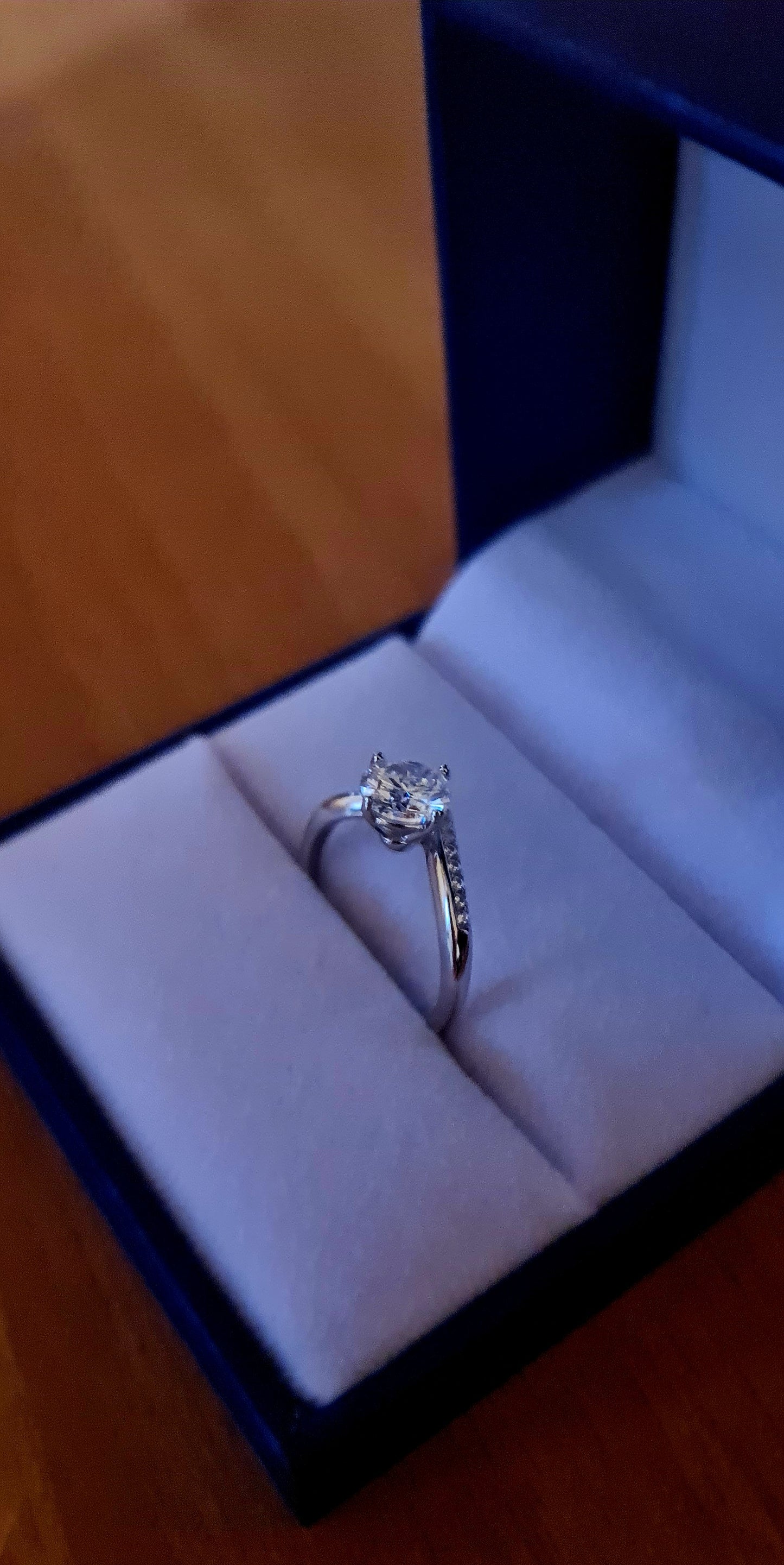 Anello in argento sterling 925 con corona da principessa e moissanite da 1 carato autoregolabile consegna immediata FANTASTICO