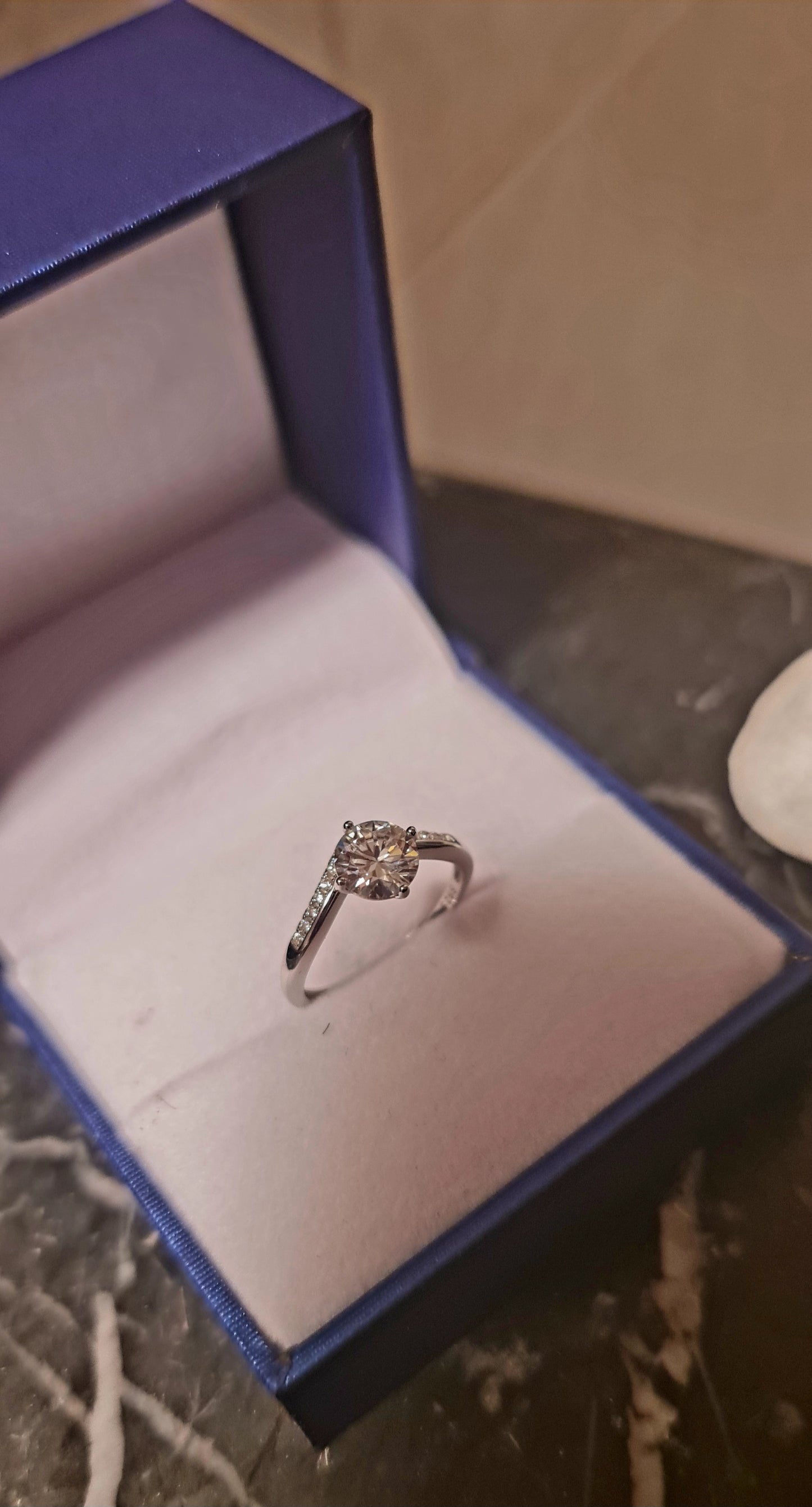 Anello in argento sterling 925 con corona da principessa e moissanite da 1 carato autoregolabile consegna immediata FANTASTICO