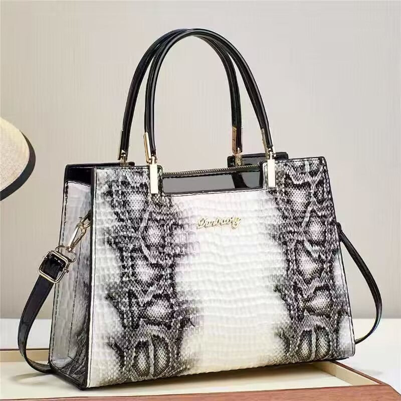 La borsa a tracolla popolare tra le borse grandi da donna di quest'anno serie economica
