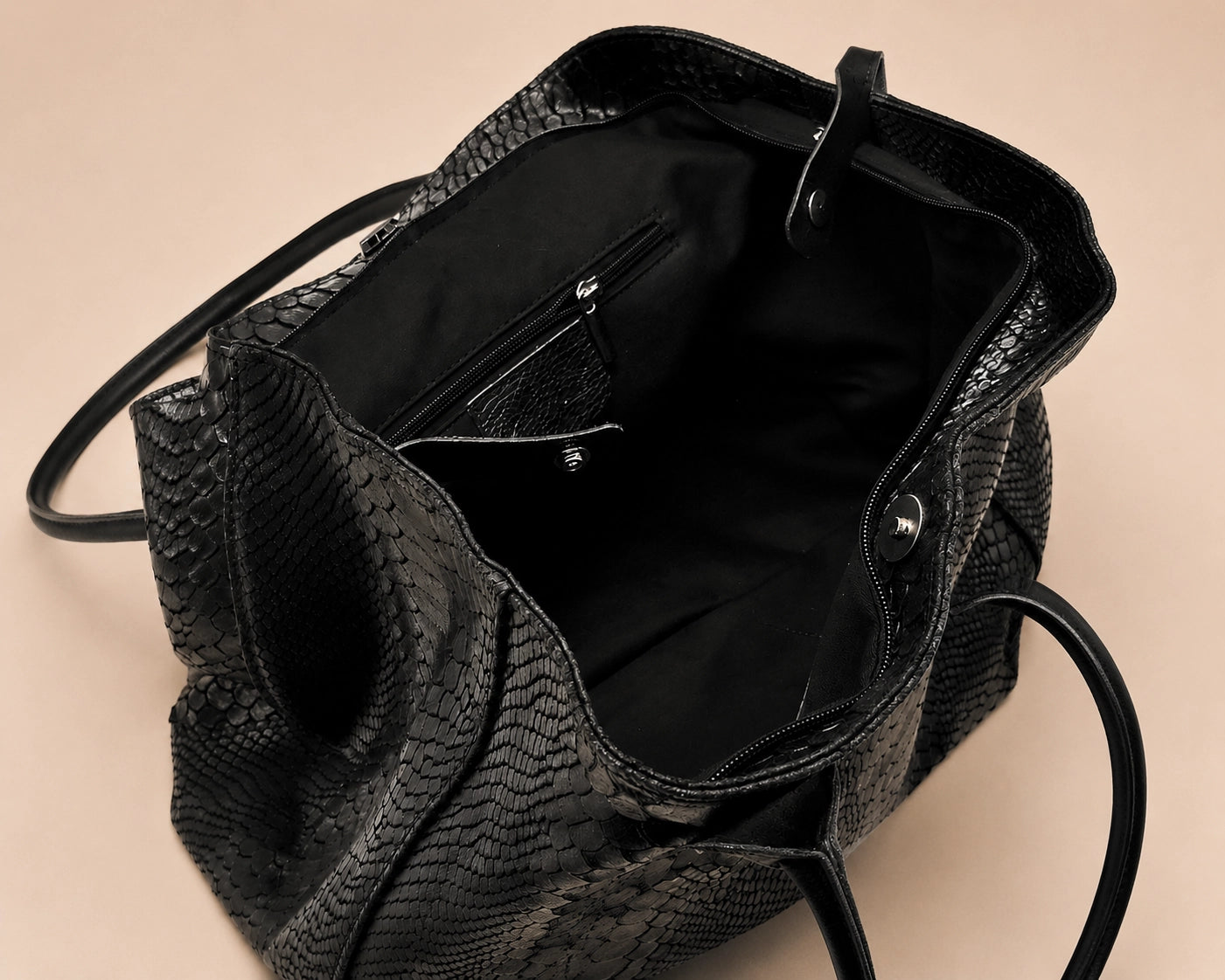 Tote Bag «Venere» MAHENA i pytonmønster SORT – 100 % ekte skinn