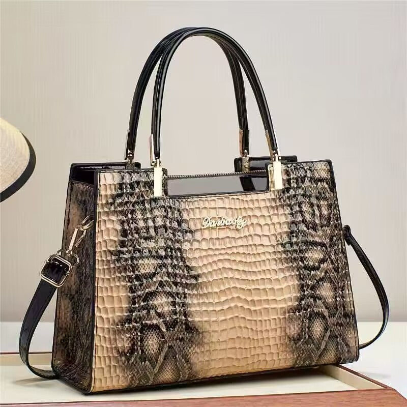 La borsa a tracolla popolare tra le borse grandi da donna di quest'anno serie economica