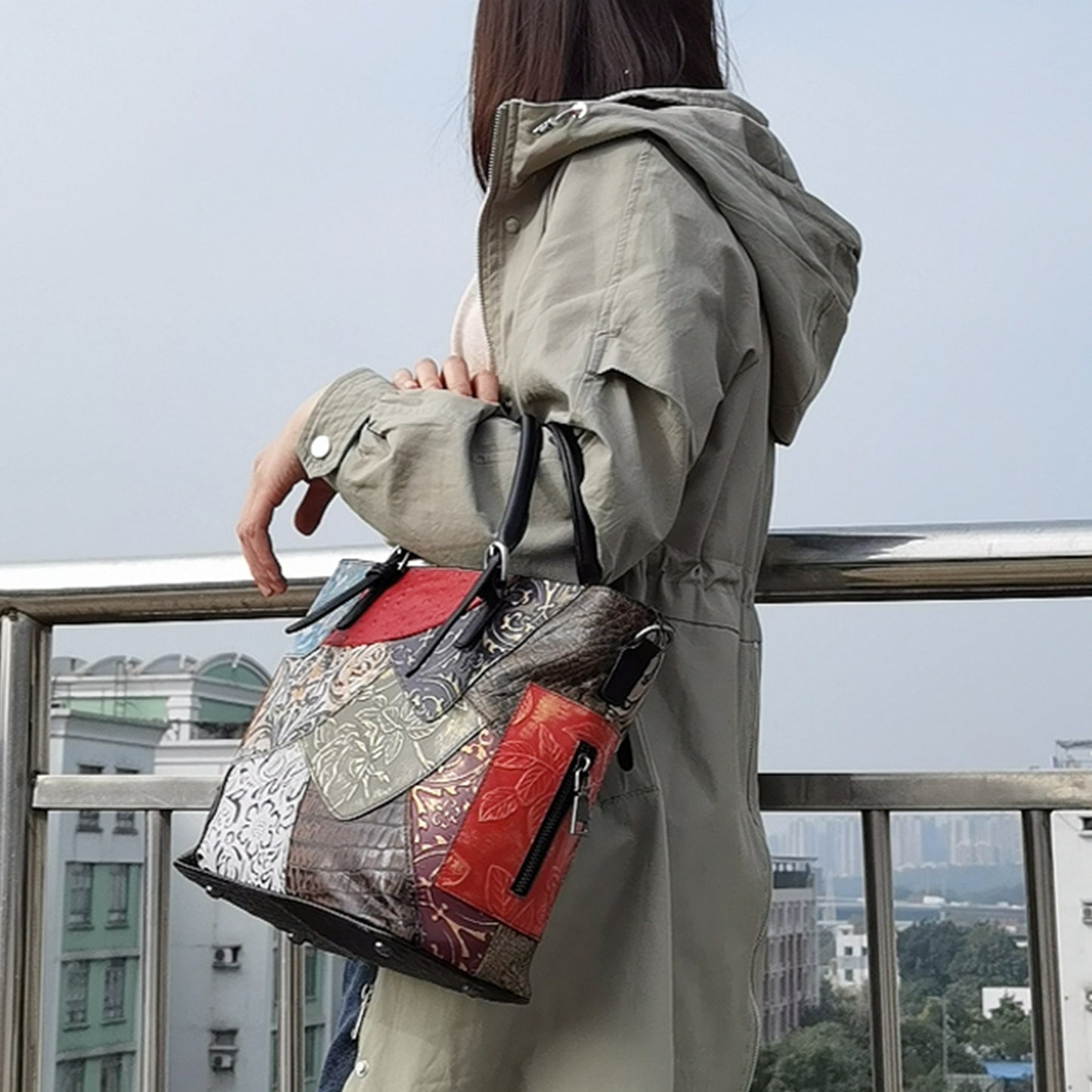 La nuova borsa a tracolla da donna in pelle Bovina First Layer, colore casuale