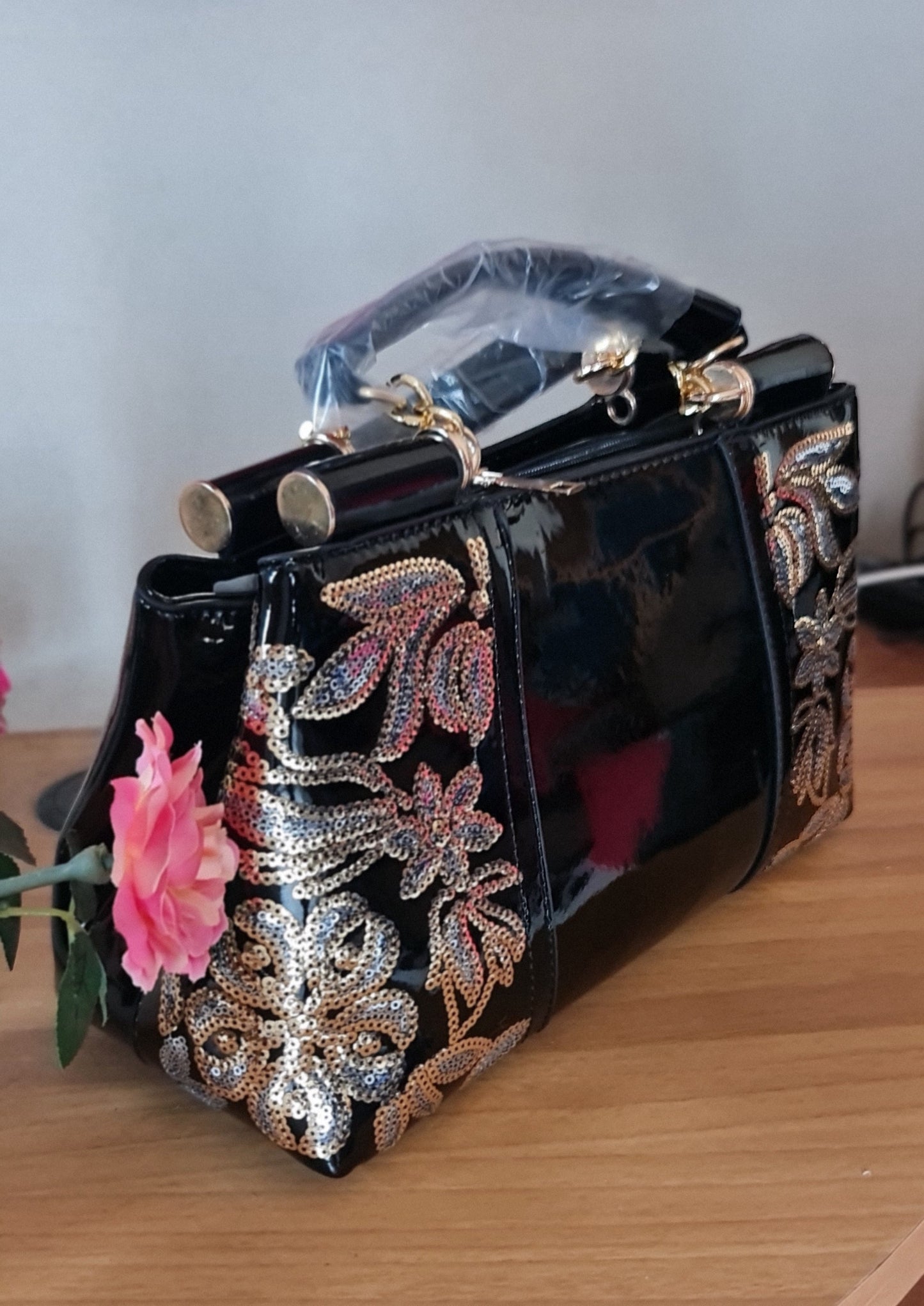 Einfache, preiswerte Damentasche