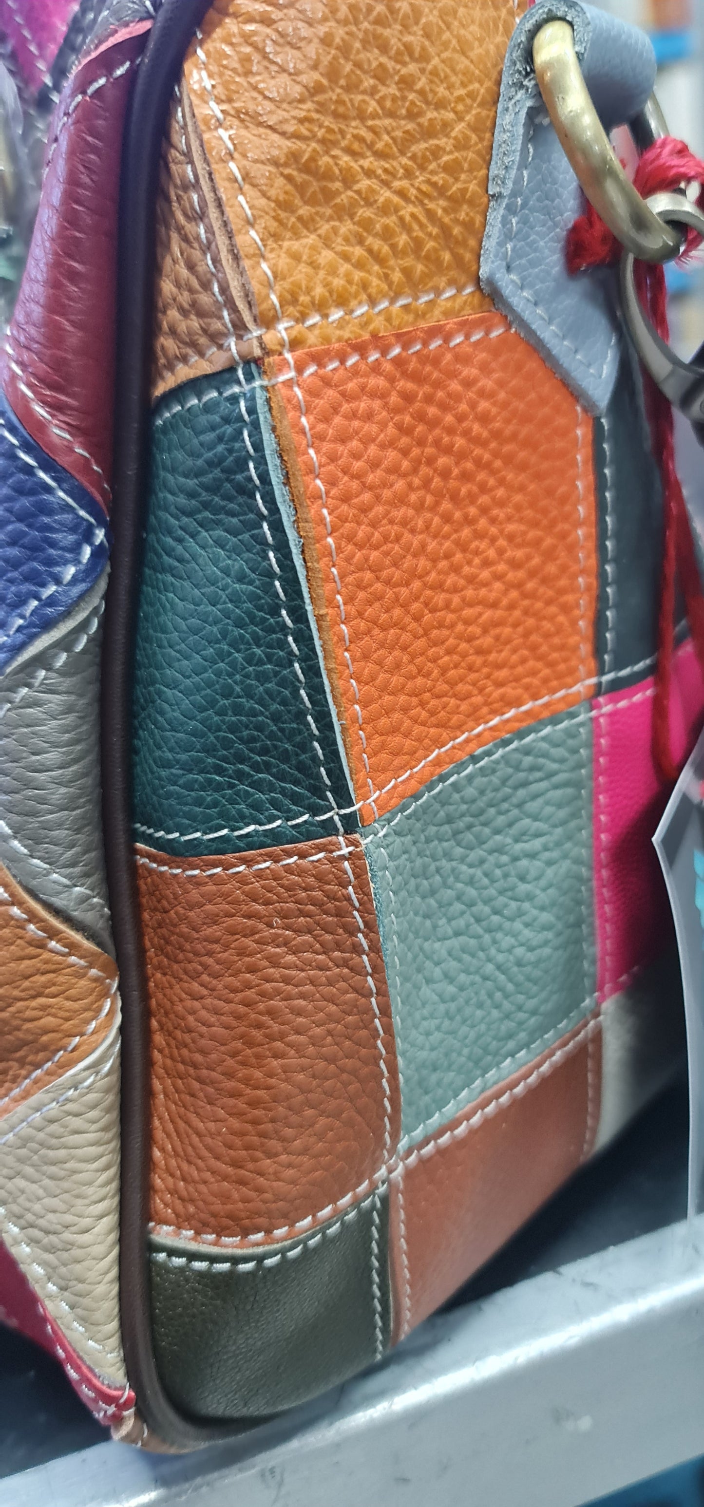 Sac patchwork artistique MAHENA multicolore - 100% Cuir véritable Unique en Précommande expéditions expédition à partir du 30 mai