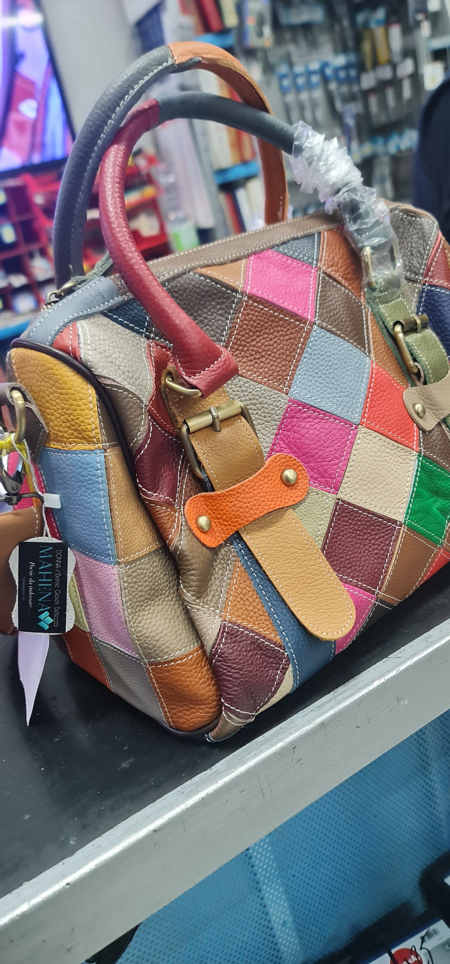 Sac patchwork artistique MAHENA multicolore - 100% Cuir véritable Unique en Précommande expéditions expédition à partir du 30 mai