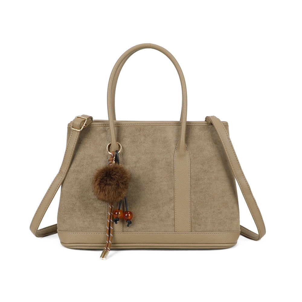 Borsa modello ADE texture vellutata pompon in pelliccia sintetica