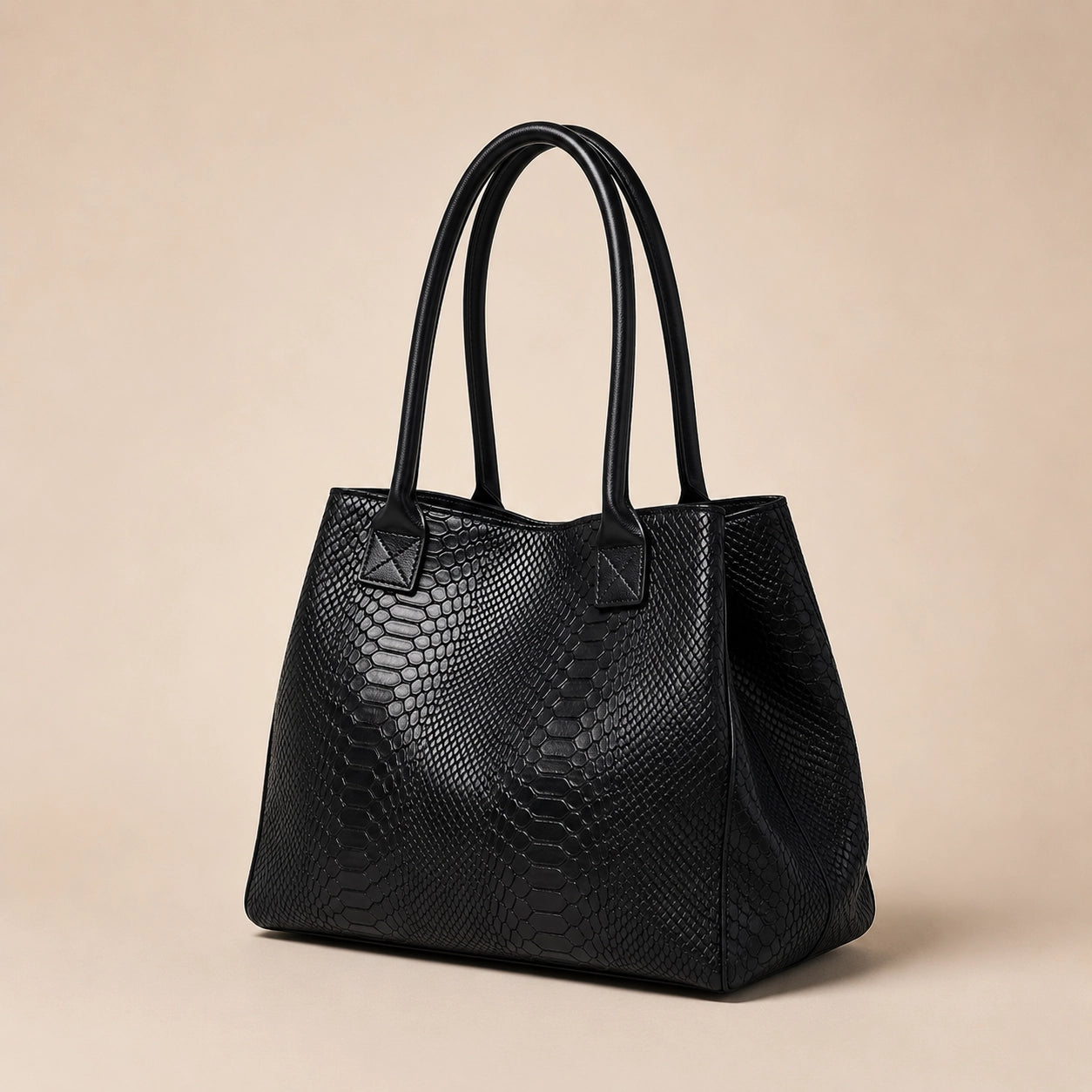 Tote Bag «Venere» MAHENA i pytonmønster SORT – 100 % ekte skinn