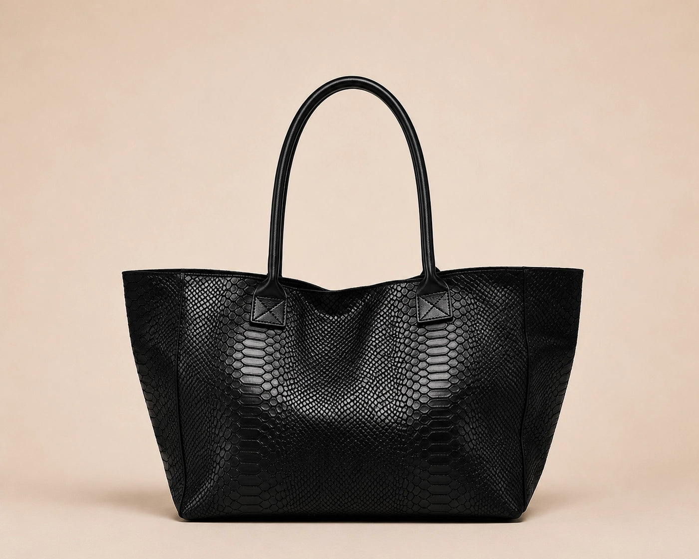 Tote Bag «Venere» MAHENA i pytonmønster SORT – 100 % ekte skinn