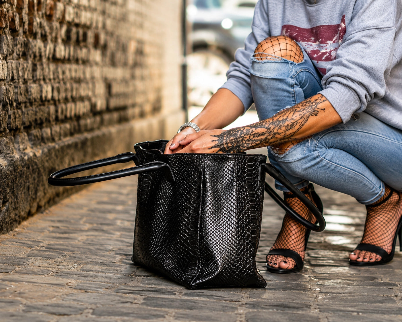 Tote Bag «Venere» MAHENA i pytonmønster SORT – 100 % ekte skinn