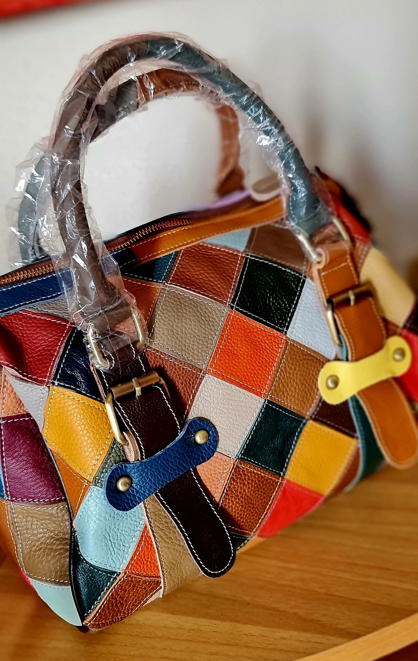 MEHRFARBIGE, trendige Damentaschen aus Rindsleder